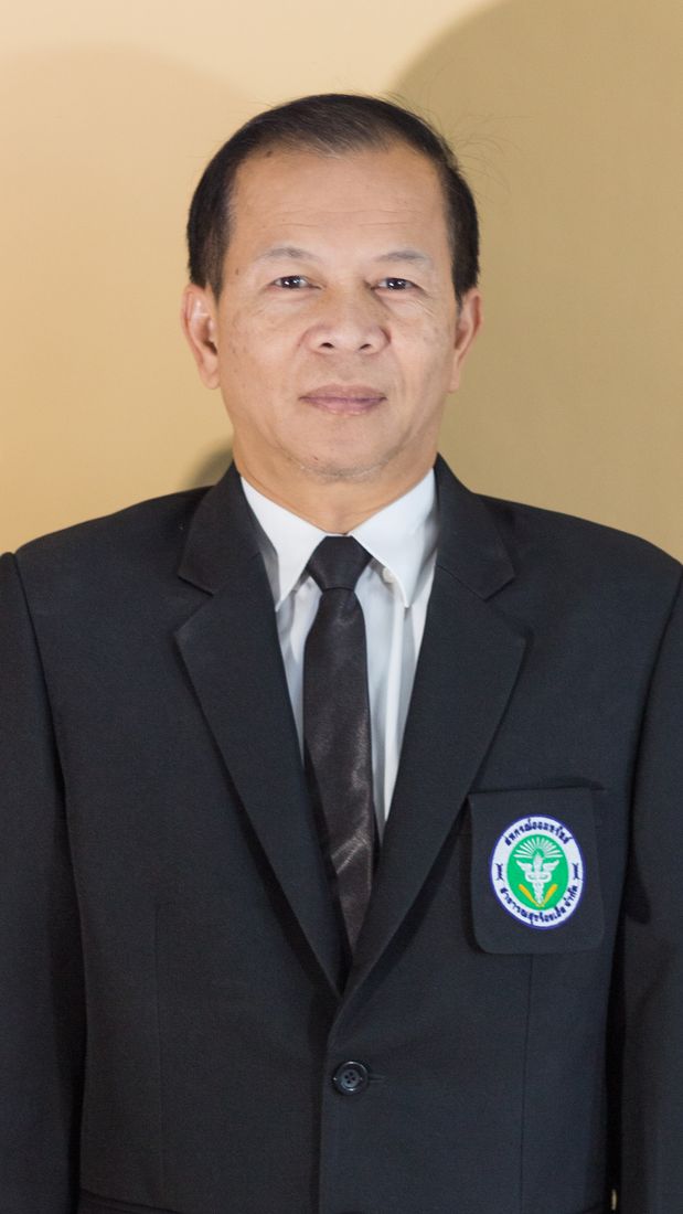 ภาพทางการ นายวุฒิพงศ์ ชื่นมณี ในชุดสูท